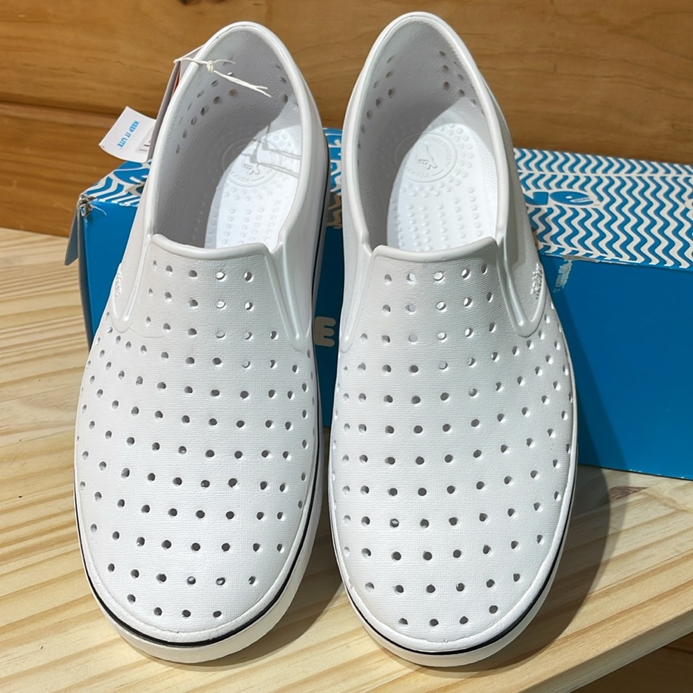 NIB- Native Miles Shell White EU 41 US WOMEN 10 Men 8